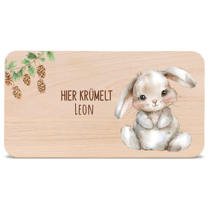 SEO. Bedrucktes Frühstücksbrettchen "Hier Krümelt" mit Tiermotiv & Namen - Hase Linkreich