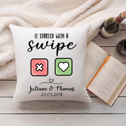 SEO. Bedrucktes Kissen mit Motiv It started with a swipe - ohne Füllung Linkreich
