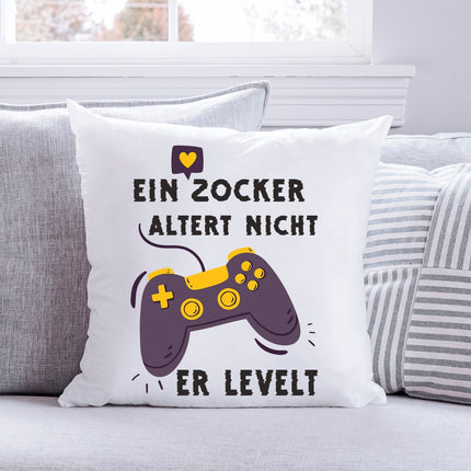 SEO. Bedrucktes Kissen mit Spruch Ein Zocker altert nicht er levelt - mit Füllung Linkreich