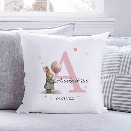 SEO. Bedrucktes Kissen mit Tiermotiv und Initiale - Personalisiert mit Name und Datum - Hase Linkreich