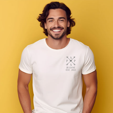 SEO. Bedrucktes T-Shirt für Herren - PAPA EST. Kreuzpfeile - Schwarz Linkreich