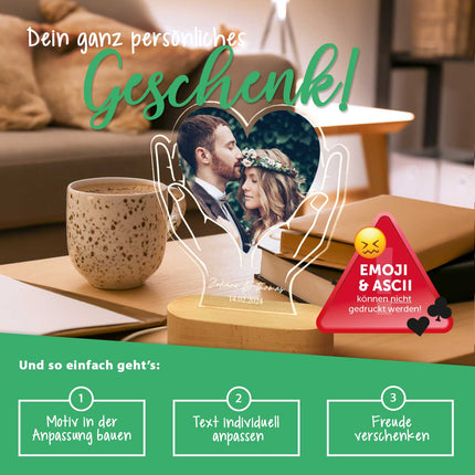 SEO. Beleuchtetes LED Acrylglas mit Foto, Namen & Datum - Herz in Händen - Linkreich