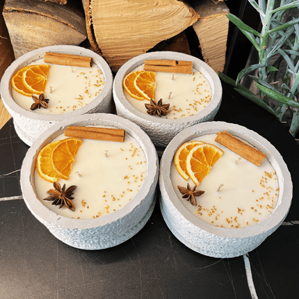 Betonkerzen - Set 4x Betongrau "Grey Cinnamon" - Aromaduftkerze - Stilvolle Sojawachskerze für Ihr Zuhause. Aromatherapie Kerze mit Blütenverzierung und HOCHWERTIGEM Baumwolldocht aus dem Südschwarzwald (Duftkerze) kaufen bei Linkreich – Jetzt entdecken!