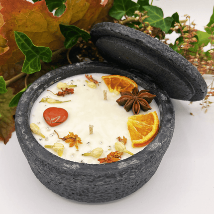 Black Edition Handgemachte Betonkerze „Black Hearts“ - Stilvolle Sojawachskerze für Ihr Zuhause. Mit Blütenverzierung und HOCHWERTIGEM Baumwolldocht aus dem Südschwarzwald (Duftkerze) kaufen bei Linkreich – Jetzt entdecken!