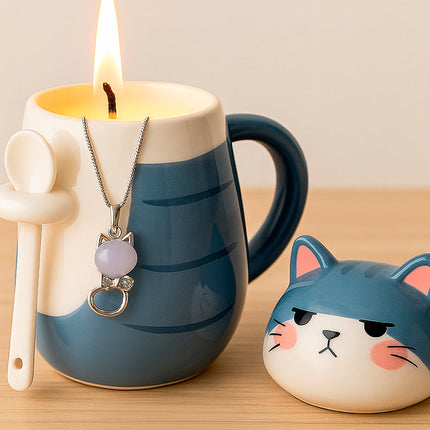 Schmuck Duftkerze mit Motiv Katze, in Keramiktasse mit Deckel und Löffel