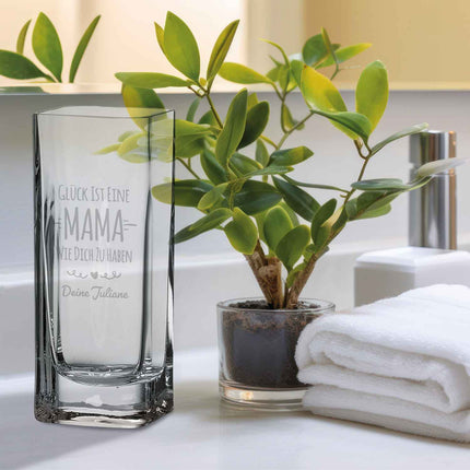 SEO. Blumenvase mit Gravur - Glück ist eine Mama - Personalisiert mit Namen - Deko Vase als Geschenk - 20 x 8 cm Linkreich