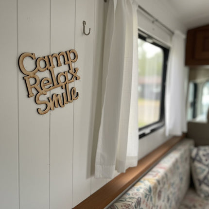 SEO. Camp & Relax & Smile Holz Schriftzug Kirschbaumholz Selbstklebend - Linkreich