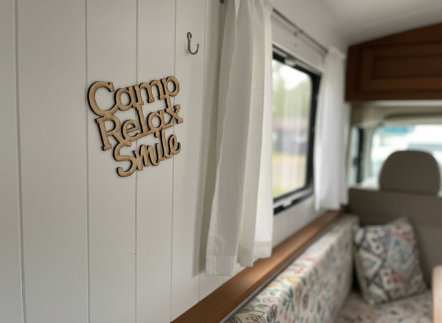 SEO. Camp & Relax & Smile Holz Schriftzug Kirschbaumholz Selbstklebend - Linkreich