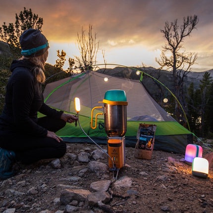 Campingkocher und Ladestation für Smartphones . Aus Holzfeuer Strom erzeugen ! BioLite CampStove Complete Cook Kit