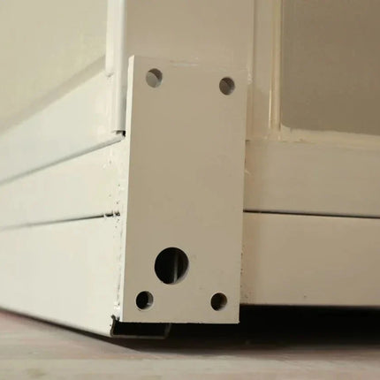 Faltcontainer im zusammengeklappten Transportzustand