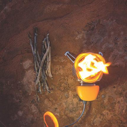 Campingkocher und Ladestation für Smartphones . Aus Holzfeuer Strom erzeugen ! BioLite CampStove Complete Cook Kit