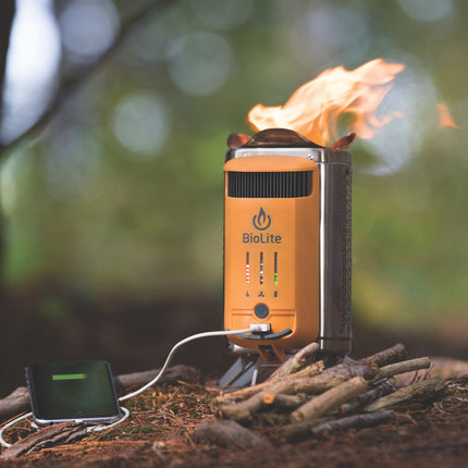 Campingkocher und Ladestation für Smartphones . Aus Holzfeuer Strom erzeugen ! BioLite CampStove Complete Cook Kit
