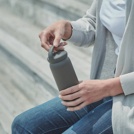 Kinto Day Off Travel Tumbler – 500 ml Vakuum-Isolierte Flasche