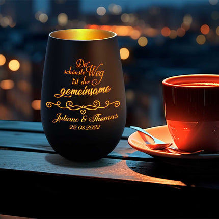 SEO. Deko Windlicht aus Glas mit Gravur - Der schönste Weg ist der gemeinsame - Personalisiert mit Namen - Schwarz - Gold Linkreich