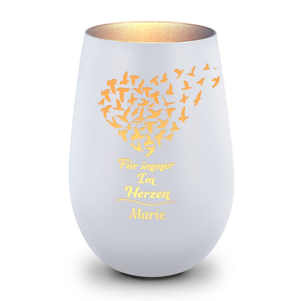 SEO. Deko Windlicht aus Glas mit Gravur - Für Immer im Herzen - Personalisiert mit Namen - Trauerlicht - Weiß - Silber Linkreich