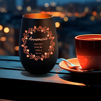 SEO. Deko Windlicht aus Glas mit Gravur - Geschenk zur Geburt - Personalisiert mit Namen - Schwarz - Gold Linkreich