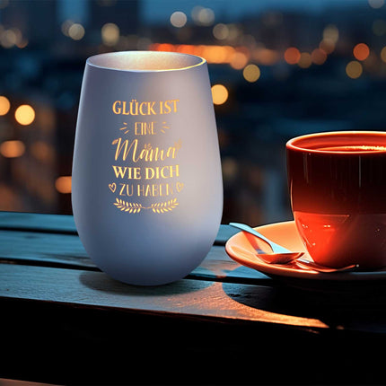 SEO. Deko Windlicht aus Glas mit Gravur - Glück ist eine Mama wie Dich zu haben - Weiß - Silber Linkreich