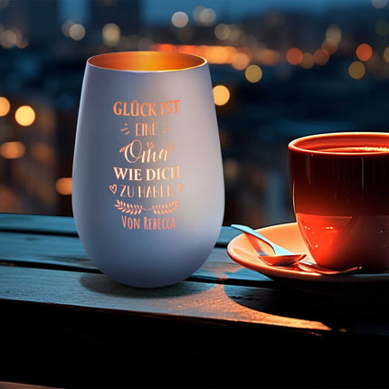 SEO. Deko Windlicht aus Glas mit Gravur - Glück ist eine Oma wie Dich zu haben - Personalisiert mit Namen - Weiß - Bronze Linkreich