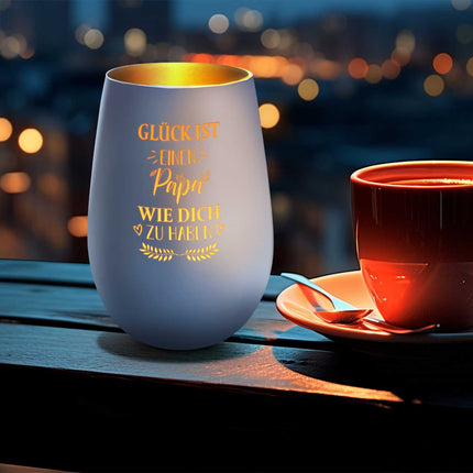 SEO. Deko Windlicht aus Glas mit Gravur - Glück ist einen Papa wie Dich zu haben - Weiß - Gold Linkreich