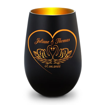 SEO. Deko Windlicht aus Glas mit Gravur - Schwanenherz - Personalisiert mit Namen & Datum - Schwarz - Gold Linkreich