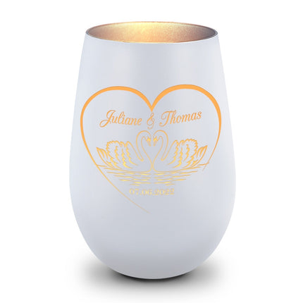 SEO. Deko Windlicht aus Glas mit Gravur - Schwanenherz - Personalisiert mit Namen & Datum - Weiß - Silber Linkreich