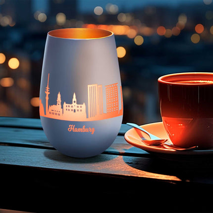 SEO. Deko Windlicht aus Glas mit Gravur - Skyline Hamburg - Weiß - Bronze Linkreich