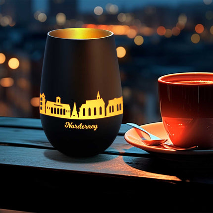 SEO. Deko Windlicht aus Glas mit Gravur - Skyline Norderney - Schwarz - Gold Linkreich