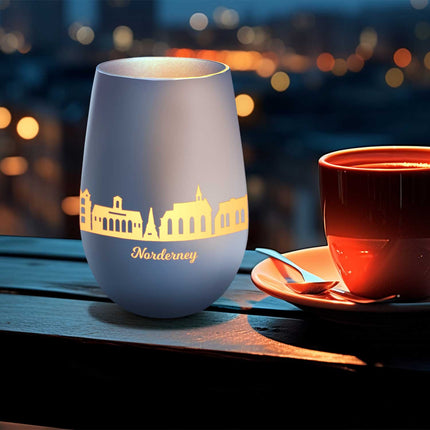 SEO. Deko Windlicht aus Glas mit Gravur - Skyline Norderney - Weiß - Silber Linkreich