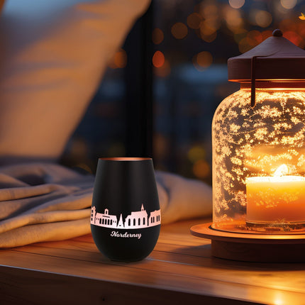 SEO. Deko Windlicht aus Glas mit Gravur - Skyline Norderney - Schwarz - Gold Linkreich