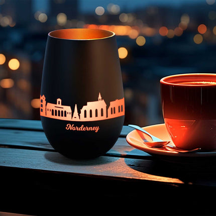 SEO. Deko Windlicht aus Glas mit Gravur - Skyline Norderney - Schwarz - Gold Linkreich