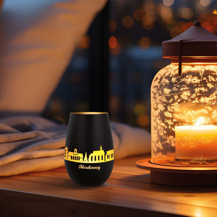 SEO. Deko Windlicht aus Glas mit Gravur - Skyline Norderney - Schwarz - Gold Linkreich