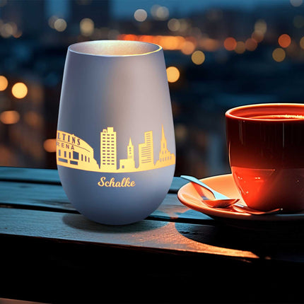 SEO. Deko Windlicht aus Glas mit Gravur - Skyline Schalke - Weiß - Silber Linkreich