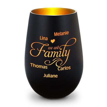 SEO. Deko Windlicht aus Glas mit Gravur - We are Family - Personalisiert mit bis zu fünf Namen - Schwarz - Gold Linkreich