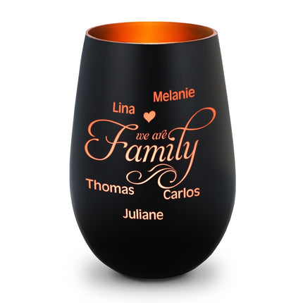 SEO. Deko Windlicht aus Glas mit Gravur - We are Family - Personalisiert mit bis zu fünf Namen - Schwarz - Bronze Linkreich