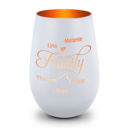 SEO. Deko Windlicht aus Glas mit Gravur - We are Family - Personalisiert mit bis zu fünf Namen - Weiß - Bronze Linkreich