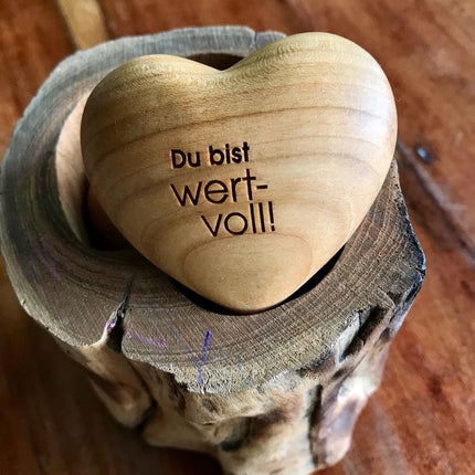 Thankgoods Handschmeichler Holzherz Du bist wertvoll! als Geschenkidee für Sie und Ihn!