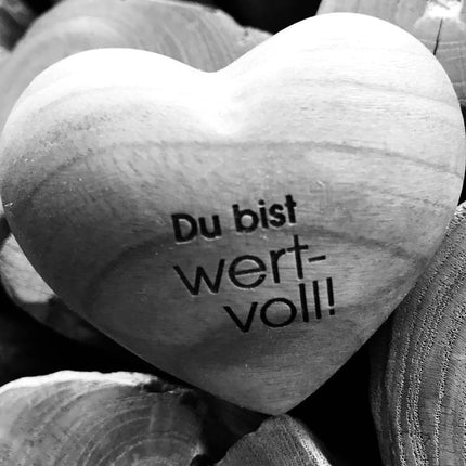 Thankgoods Handschmeichler Holzherz Du bist wertvoll! als Geschenkidee für Sie und Ihn!