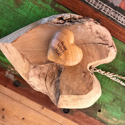 Thankgoods Handschmeichler Holzherz Du bist wertvoll! als Geschenkidee für Sie und Ihn!