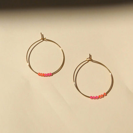 Hoops aus Edelstahl mit neon Toho Seed Perlen