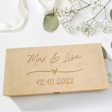 SEO. Erinnerungskiste mit Gravur im Wedding Love Design - zur Hochzeit als Andenken - Kleine Holzkiste Linkreich