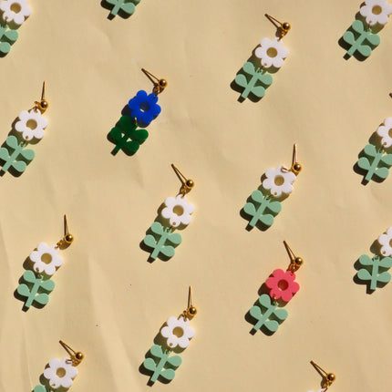 Statement-Ohrringe Blume & Blatt – Frühlingshafte Blumenohrringe in Blau und Grün