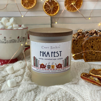 Fika Fest Scented Candle – Charming Aroma of Baked Goods (Scented candle) kaufen bei Linkreich – Jetzt entdecken!