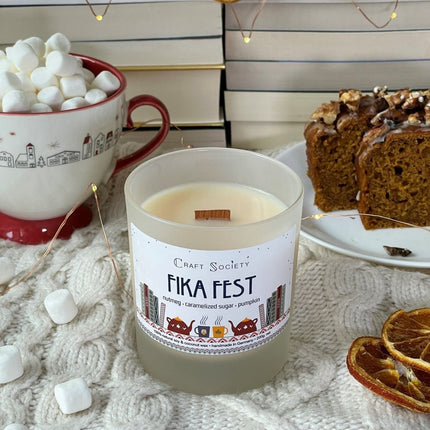Fika Fest Scented Candle – Charming Aroma of Baked Goods (Scented candle) kaufen bei Linkreich – Jetzt entdecken!