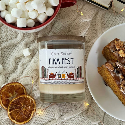 Fika Fest Scented Candle – Charming Aroma of Baked Goods (Scented candle) kaufen bei Linkreich – Jetzt entdecken!