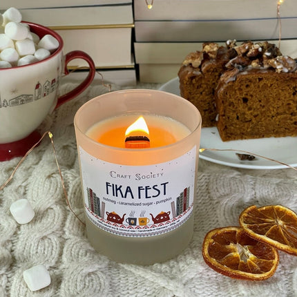 Fika Fest Scented Candle – Charming Aroma of Baked Goods (Scented candle) kaufen bei Linkreich – Jetzt entdecken!