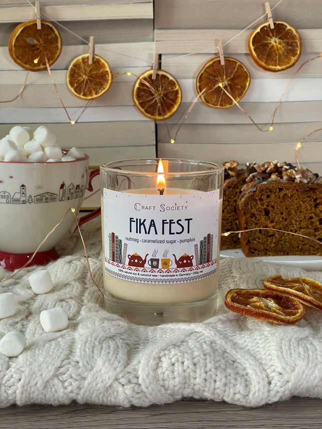 Fika Fest Scented Candle – Charming Aroma of Baked Goods (Scented candle) kaufen bei Linkreich – Jetzt entdecken!
