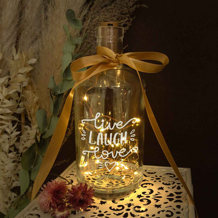 SEO. Flaschenlicht mit LED - Lichterkette und Gravur "Live Laugh Love" - Linkreich