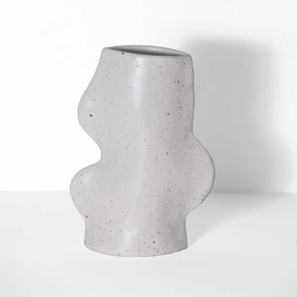 Fluxo Keramikvase mittel Weiß – Handgemachte Blumenvase 10x6x17cm – Moderne Deko Vase aus Portugal – Designvase für Trockenblumen & Schnittblumen