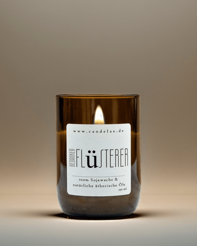 Gedankenflüsterer – Duftkerze aus Sojawachs mit erfrischenden ätherischen Ölen für Klarheit und Konzentration (Kerze aus alter Weinflasche) kaufen bei Linkreich – Jetzt entdecken!