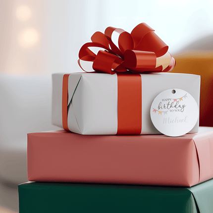 SEO. Geschenkanhänger aus Holz - Happy Birthday - Personalisiert mit Namen - 6cm Linkreich